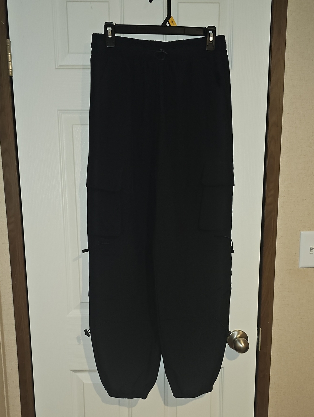 COPYLEAF Wom Size Medium, Black Parachute Cargo Pants with Six Pockets New